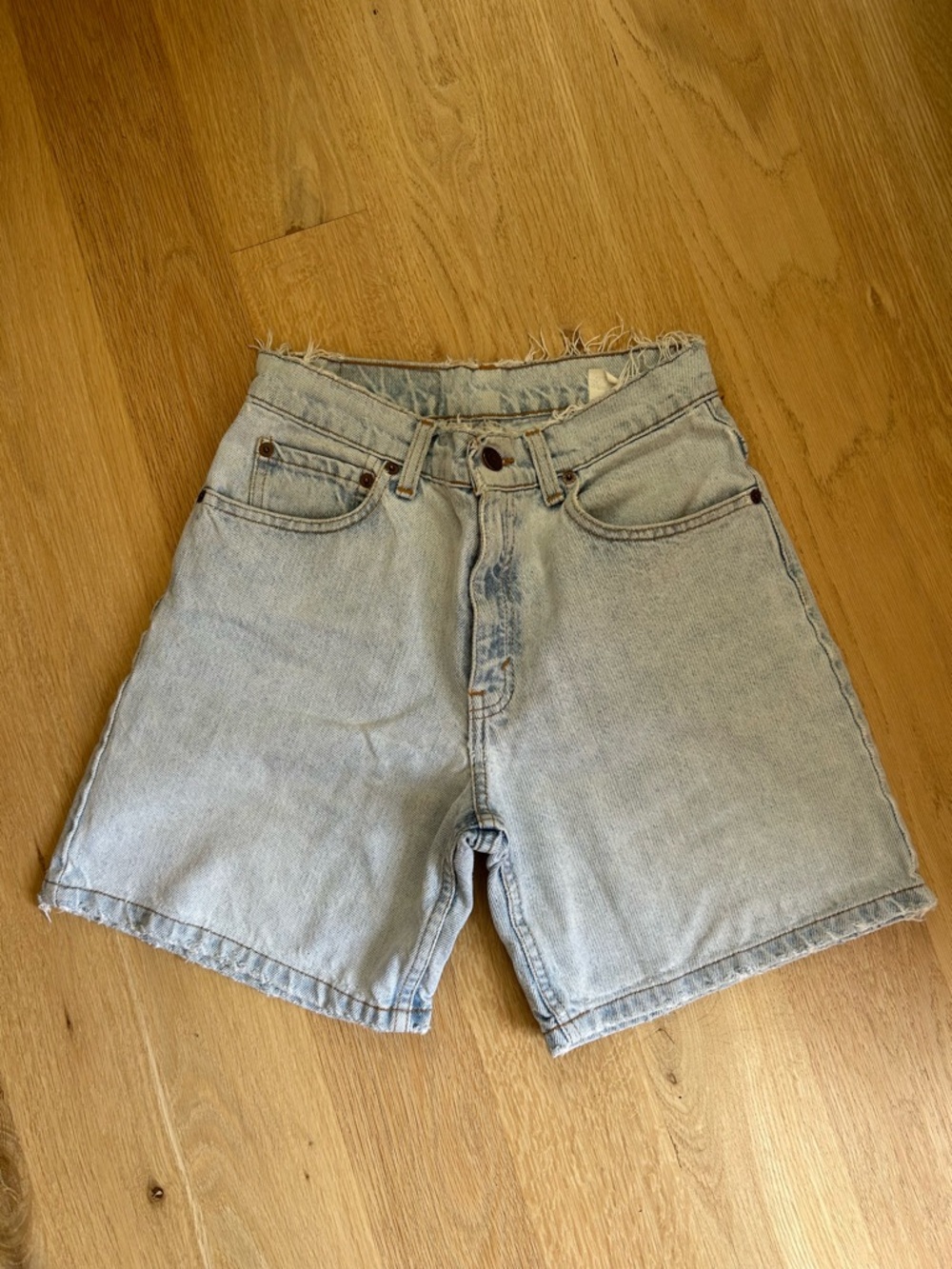 Vintage Levi’s Light Wash Denim Jean Shorts